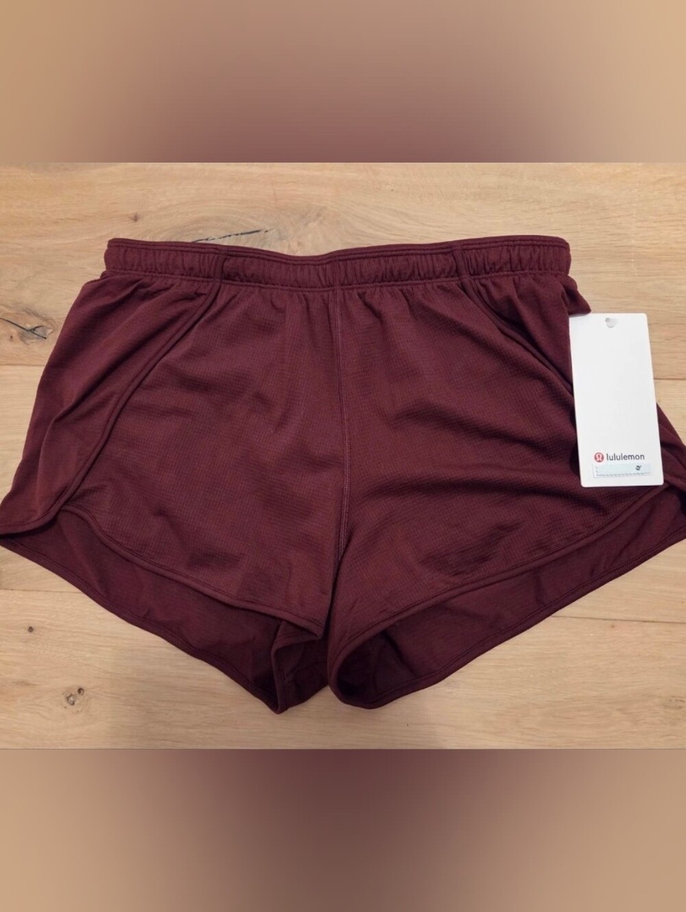 Lululemom Swiftly Mid-Rise Short 3" Size 8 Burgundy Bay